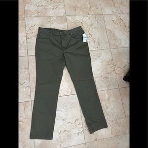 BNWT Tasso Elba soft khakis in camo green
